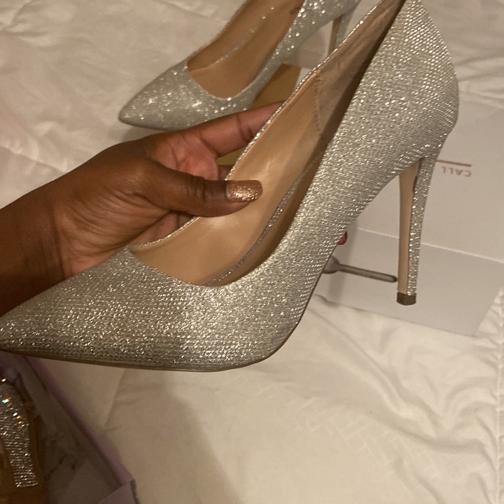 Beautiful Statement Sparkling Silver Pump! - image 2